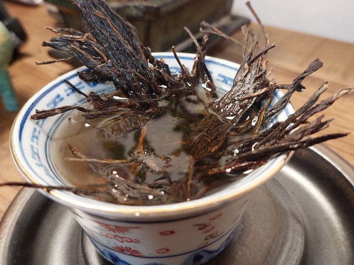 Round Forest Sheng Puerh | Smoky-Sandalwood Taste, Six Famous Tea Mountains 2015 - Image 7