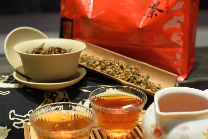 Yunnan Golden Snails | Honey and Cocoa Aroma Black Tea - Image 2