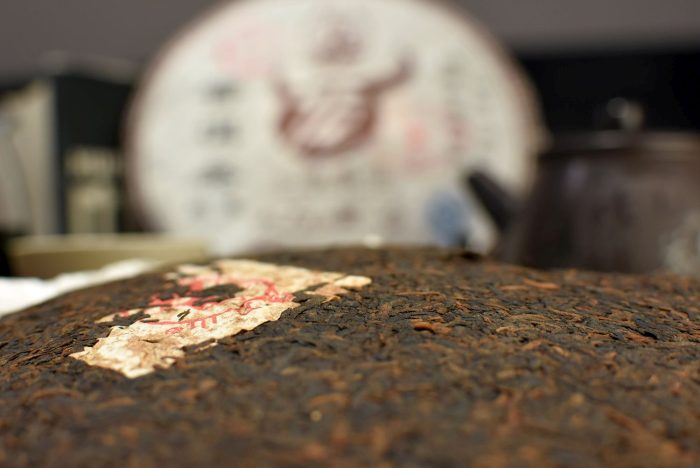 Baodao Shan “Bull's Blood of Lincang” – Taiwan-aged Shu Puer, 2009 - Image 6